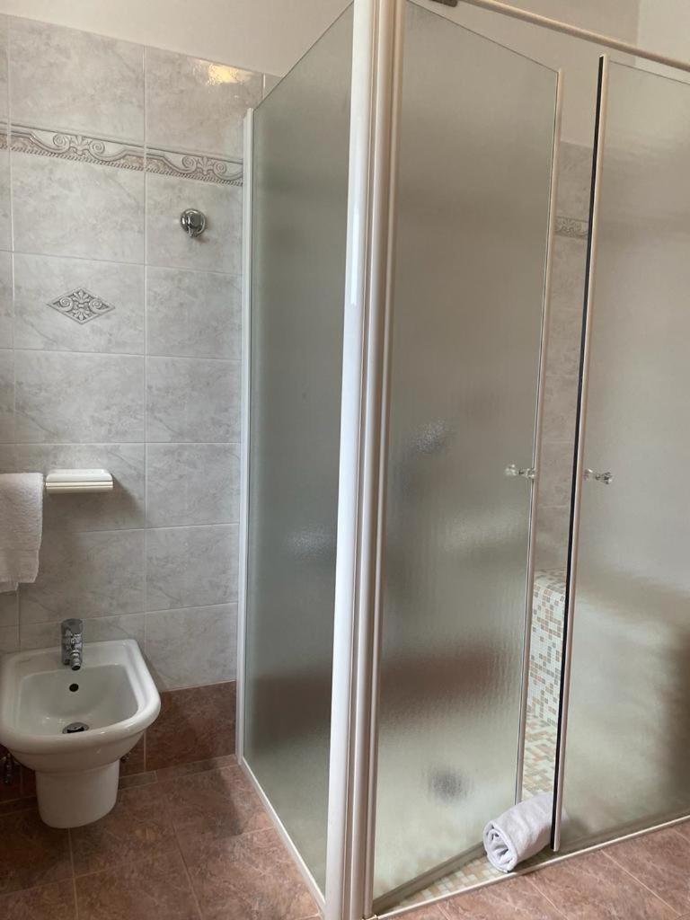 La Casa Sul Lago Apartments - Olive Tree Apartment ليمونِ سول غاردا المظهر الخارجي الصورة